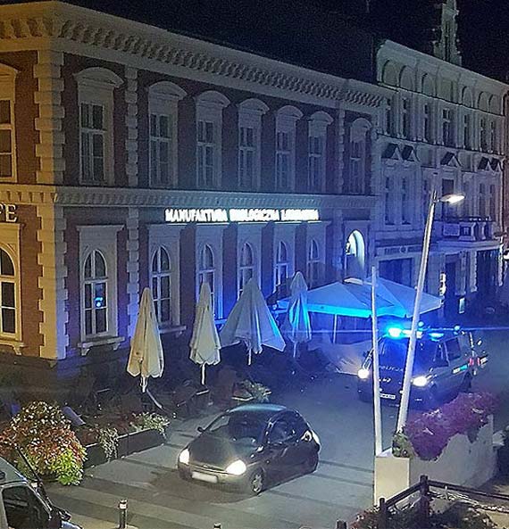 Nocny pocig - kierowca ucieka przed policj