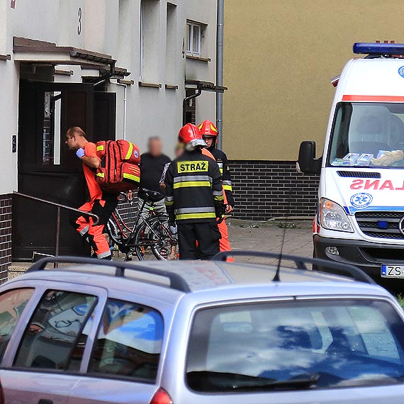 Cztery wozy strażackie przyjechały na interwencję. Przyczyną alarmu okazała się przypalona patelnia