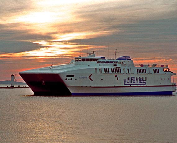 W porcie Puerto de Guanta zaton prom TALLINK AUTOEXPRESS 2