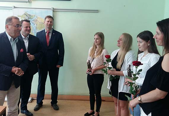 Gabriela i Małgosia z Nagrodami Prezydenta PRYMUS