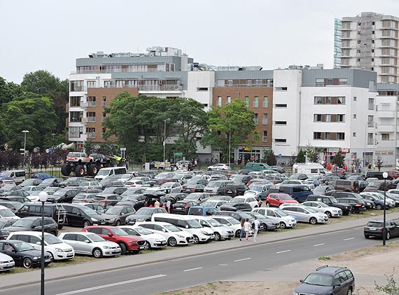 Te parkingi to za mao. Ju dzi plac na Legionw w sezonie jest przepeniony