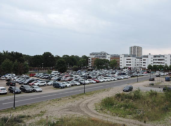 Te parkingi to za mao. Ju dzi plac na Legionw w sezonie jest przepeniony