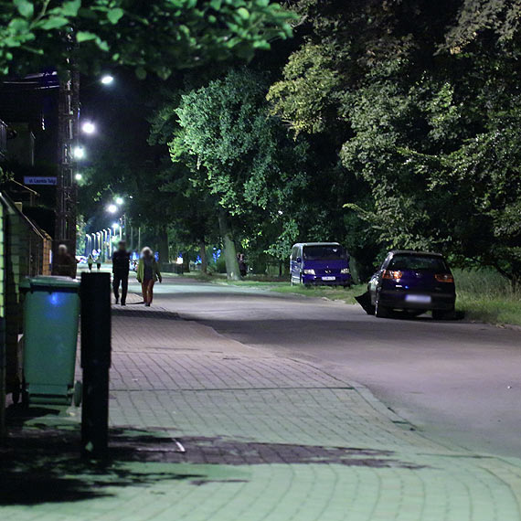 Staranował ogrodzenie na Basenie Północnym i prawie wpadł do wody, potem porzucił samochód i uciekł...