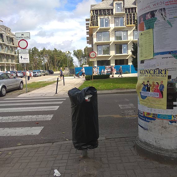 Śmietnik w otulinie - tak został zabezpieczony do czasu naprawy?