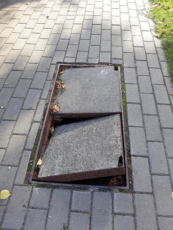 Studzienka telekomunikacyjna wci stwarza zagroenie