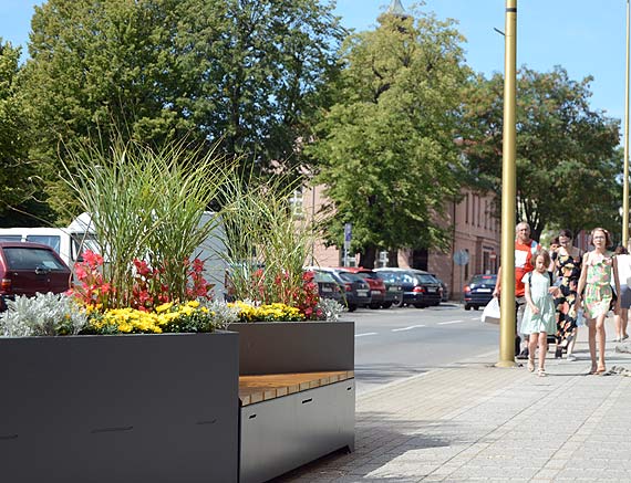 Ile kosztoway nowe awki i kwietniki na ulicy Armii Krajowej?