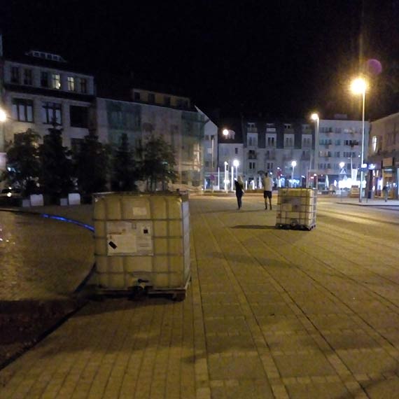 Tajemnicze baniaki w centrum miasta