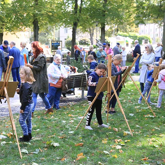 Park Chopina peen muzyki i poezji, a kwiaty… ju rosn!