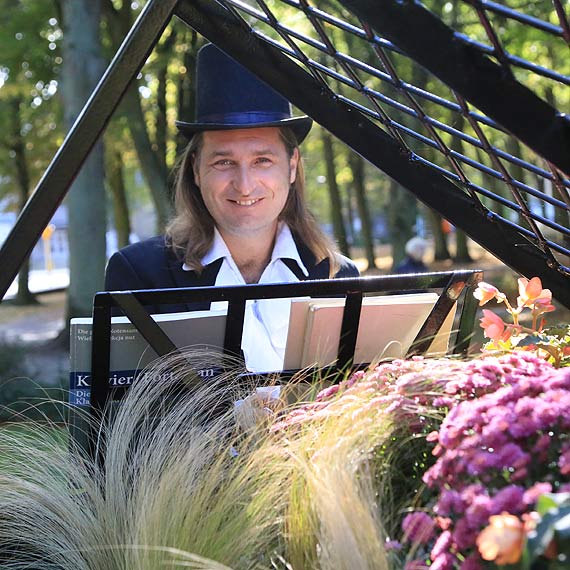 Park Chopina pełen muzyki i poezji, a kwiaty… już rosną!