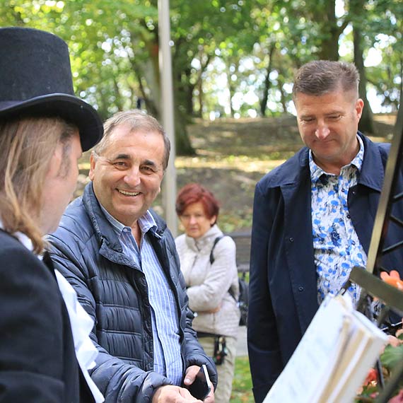 Park Chopina pełen muzyki i poezji, a kwiaty… już rosną!