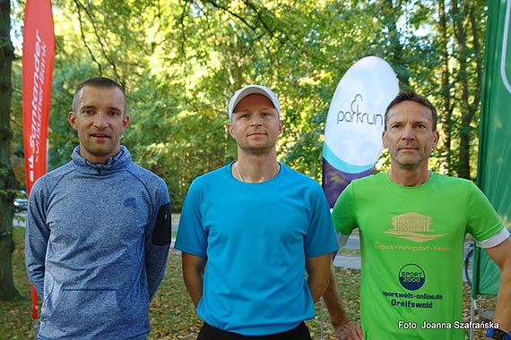 Uśmiechnięci i szczęśliwi pobiegli na 117. parkrunie