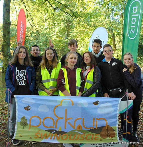 Uśmiechnięci i szczęśliwi pobiegli na 117. parkrunie