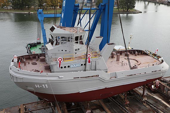 Wodowanie i chrzest holownika H-11 "Bolko"