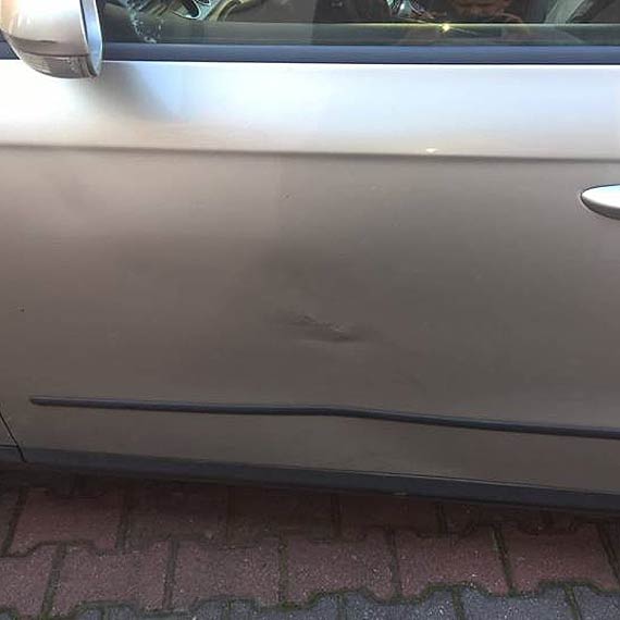 Czytelnik prosi o pomoc w ustaleniu sprawcy uszkodzenia jego samochodu