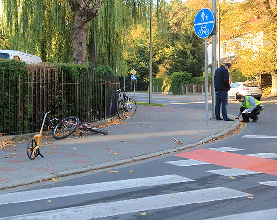 Zderzenie rowerzystów zakończyło się pobytem w szpitalu. Policjanci ustalają, jak do tego doszło…