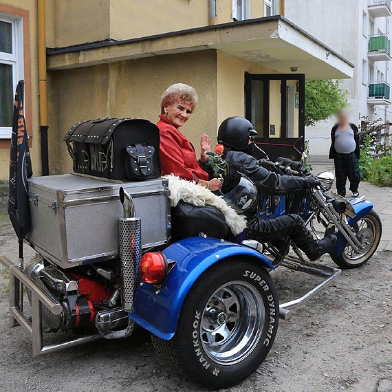 Zawsze na niego gosowaa, a nie pozwoli wjecha jej w cikiej chorobie na prom