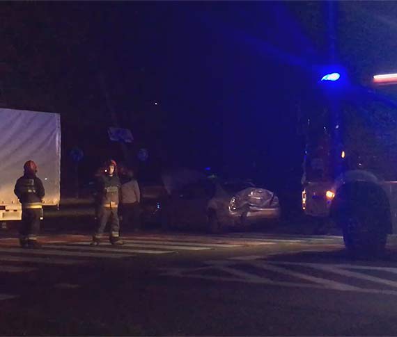 Dostawczak uderzy w citroena. Dwie osoby trafiy do szpitala