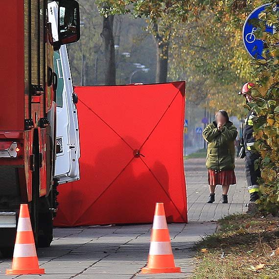 Mczyzna zasab na ulicy. Reanimacja nie powioda si