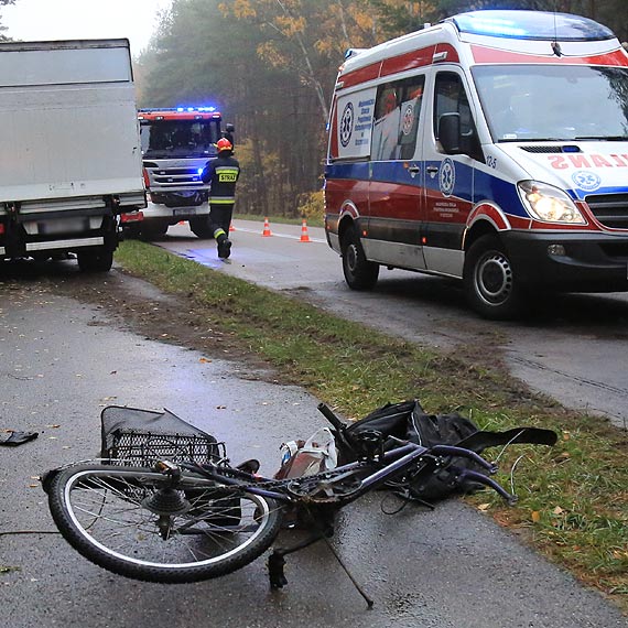 Bardzo poważny wypadek na Karsiborskiej - rowerzysta został uderzony przez samochód dostawczy