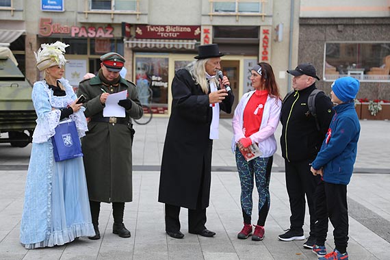 Reprezentanci trzech pokole wzili udzia w grze miejskiej z okazji 100-lecia odzyskania niepodlegoci