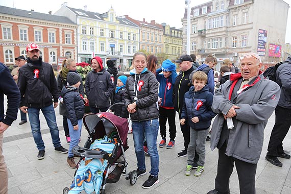 Reprezentanci trzech pokole wzili udzia w grze miejskiej z okazji 100-lecia odzyskania niepodlegoci