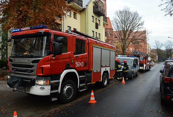 Dramat w domu przy Paderewskiego. Na miejscu wszystkie suby. Mieszkaniec nie yje
