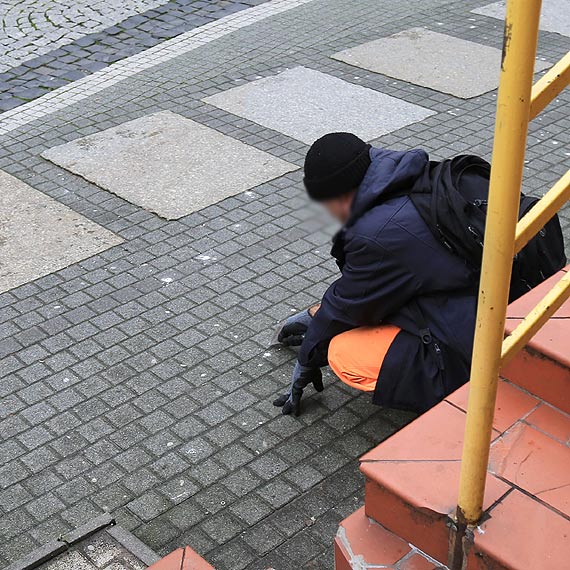 Wyrzucajc gum na chodnik, dajesz prac naszym ssiadom z Ukrainy