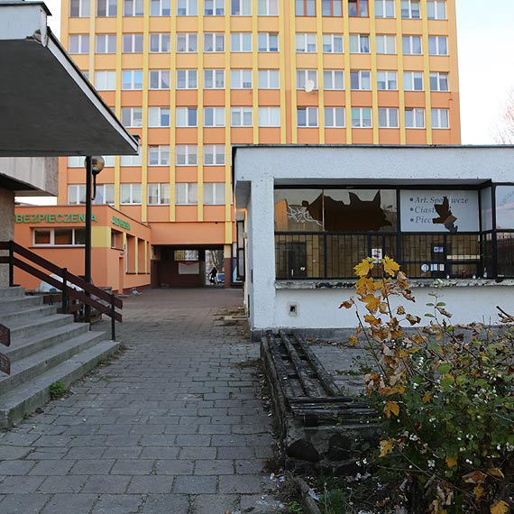 Teren przy Kociuszki 9 szpeci i zagraa przechodniom