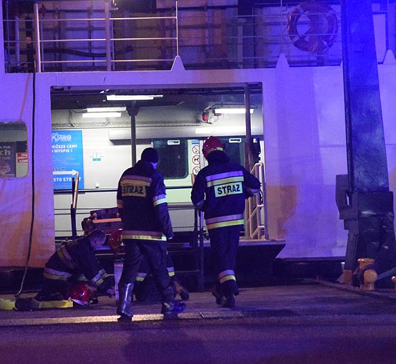 Strażacy ćwiczyli na promie Bielik