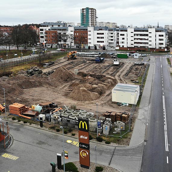 Czytelnik: Parking przy Legionw to totalna ciema i skadowisko! Dlaczego wadze olewaj przedsibiorcw?