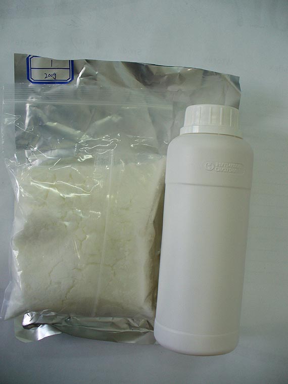 Prawie 2 kg sterydw w paczkach z Chin