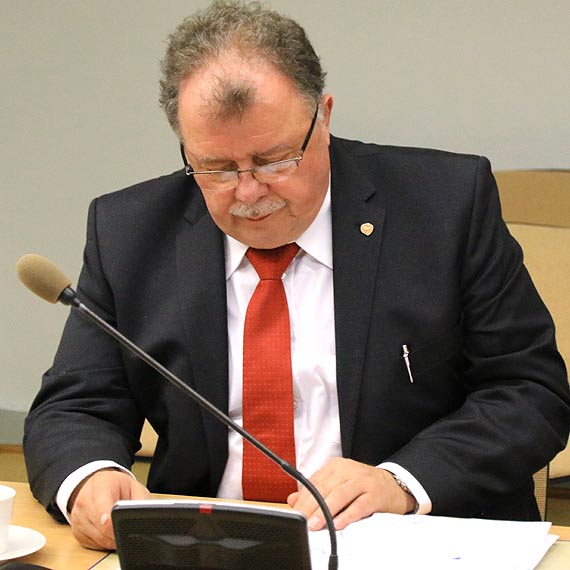 Po co czterokrotny stres dla dzieci?- radny PO Wiesaw Greczny ma pomys na szczepienia