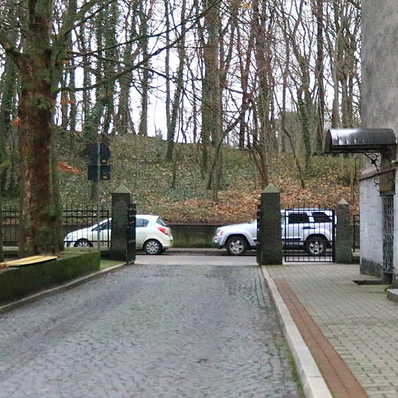 Czytelnik: Tak si zajli kampani wyborcz, e do dnia dzisiejszego zapomnieli postawi dodatkowe znaki drogowe