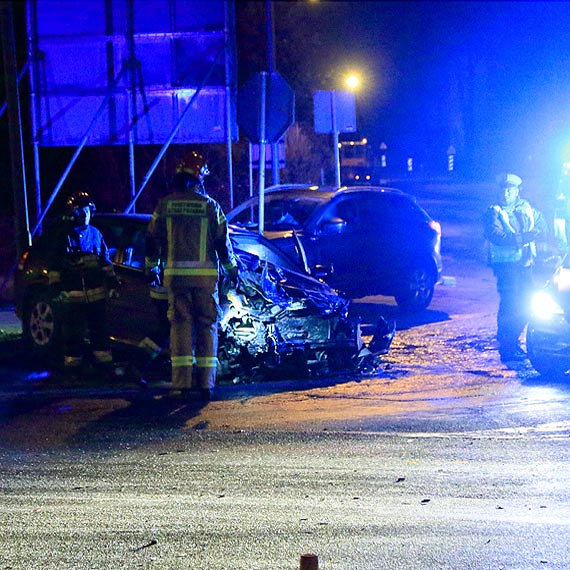  Samochd osobowy zderzy si z cystern. Kierowca opla zosta przewieziony do szpitala 
