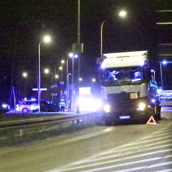  Samochd osobowy zderzy si z cystern. Kierowca opla zosta przewieziony do szpitala 