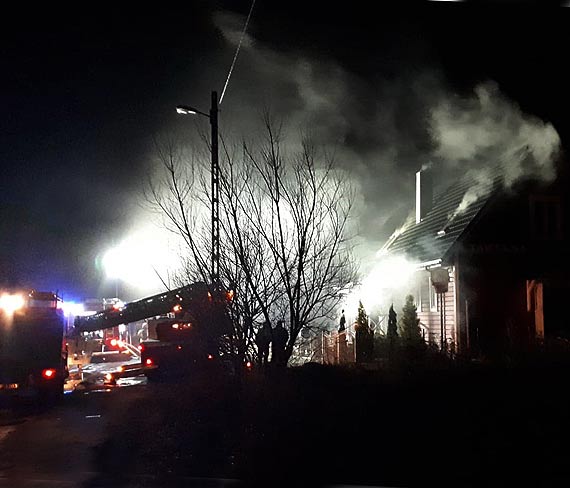 Ponie Tawerna w unowie. Do akcji ruszyy jednostki stray poarnej