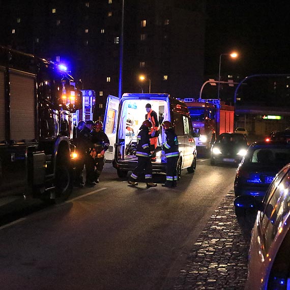 Zadymienie w jednym z mieszka w wieowcu. winoujciu zabrako karetki do poszkodowanego mczyzny. Trzeba byo cign ambulans z Midzyzdrojw! Zobacz film!