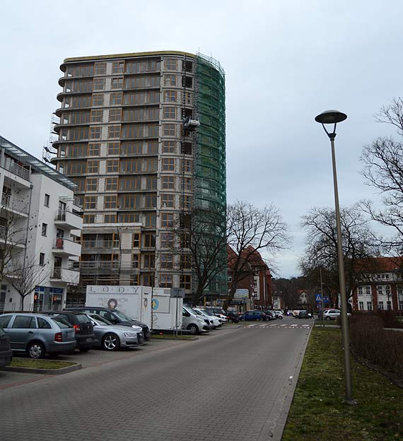 Czytelnika zaniepokoiły balustrady. Inwestor uspokaja, że prace jeszcze trwają