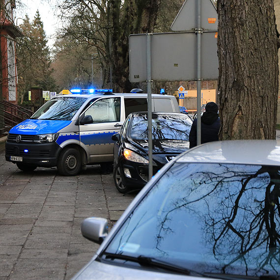 Poszkodowany w wypadku samochodowym musia czeka na karetk z Midzyzdrojw