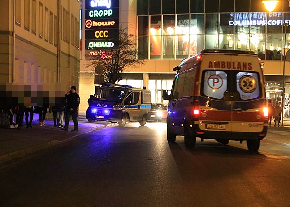 Grupa nastolatków zaatakowała dziewczynę