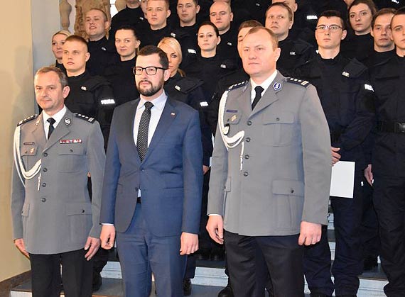 S³owa policyjnej roty wypowiedzia³o 37 nowych policjantów