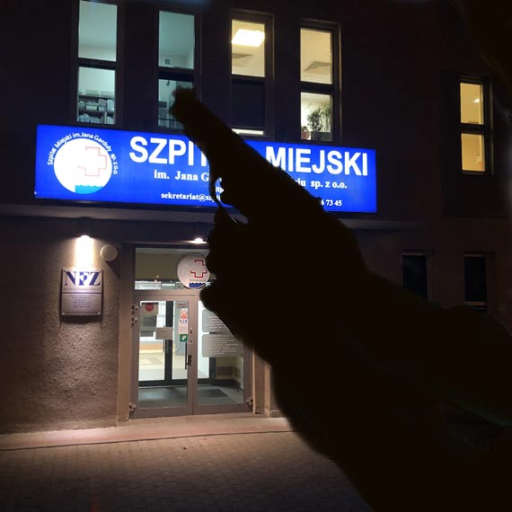 Mczyzna wszed z broni do szpitala!