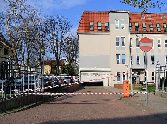 Nikt nie potrafi naprawi popsutej rolety przez weekend? 
