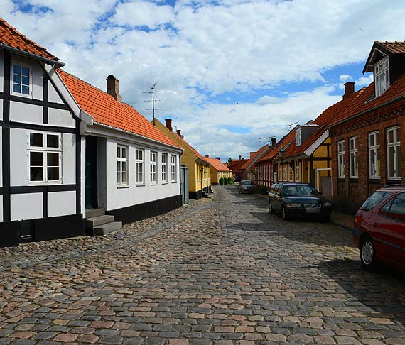 Bornholm to duska pikna wyspa, pooona  tylko 95 kilometrw od Polski. Zobacz fofogalri!