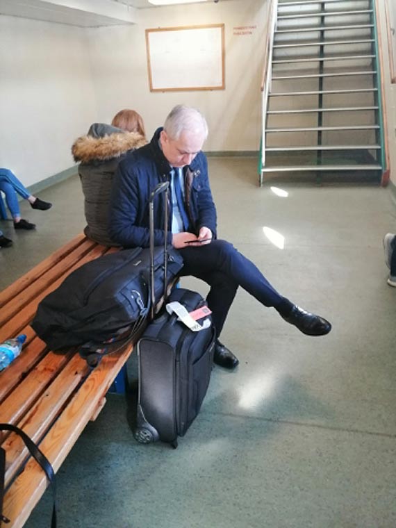 Otrzymalimy zaskakujce zdjcie od naszej czytelniczki. Promem „Bielik” na Uznam pyn Grzegorz Napieralski, senator RP
