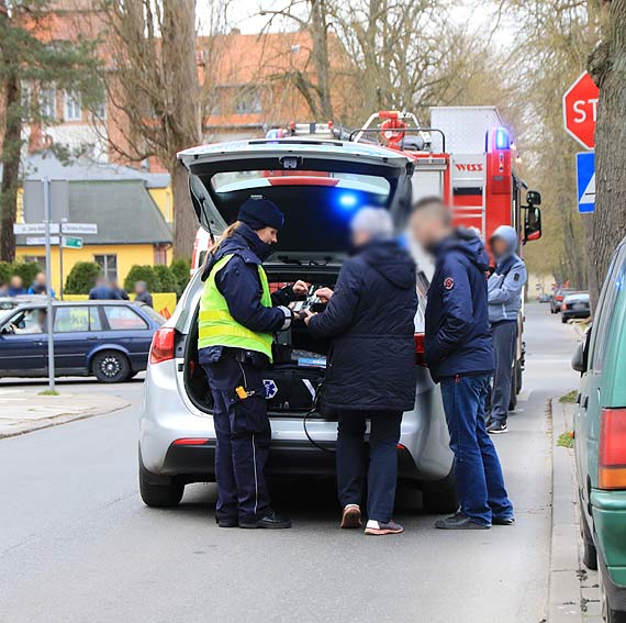Hyundai wymusi pierwszestwo i uderzy w hond, ktra zatrzymaa si na lampie!