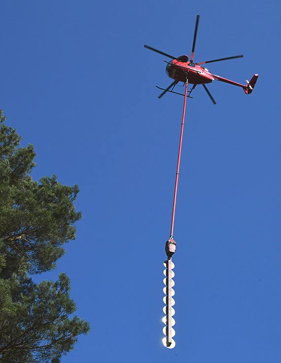 Helikopter pia nad wysp Wolin. Zielone korytarze wycinane z chirurgiczn precyzj. Zobacz filmy!