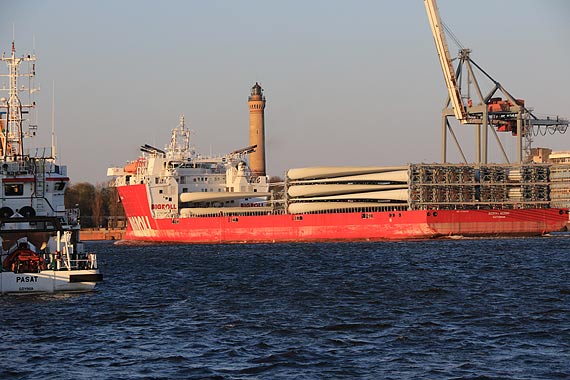 Euroterminal w winoujciu umacnia si na pozycji lidera obsugi komponentw elektrowni wiatrowych i rynku offshore. Zobacz film!
