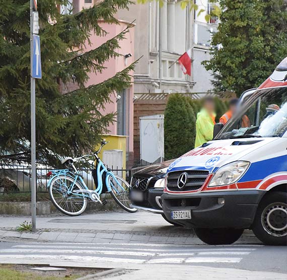 Potrącona rowerzystka została przewieziona do szpitala