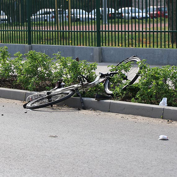 Potrącona rowerzystka w stanie ciężkim została zabrana przez LPR